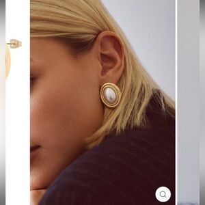 NEW Elegant Gold and White Pearl Earrings